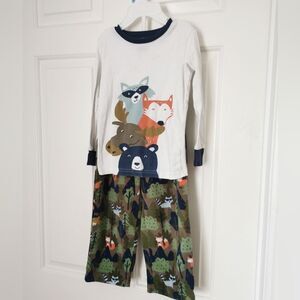2/$20 Carter's 2 piece pajama set size 3t